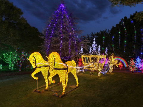 Christmas Lights Spectacular At Hunter Valley Gardens - Queensland Tourism 2