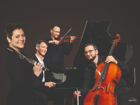 Eggner Trio And Diana Doherty - Queensland Tourism 0