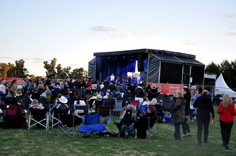 Riverfest Food, Wine And Music Festival - QLD Tourism 1