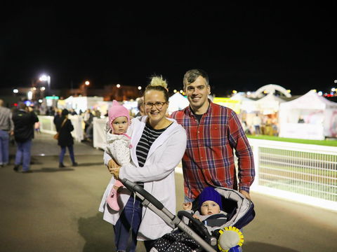 Gosford Night Markets - QLD Tourism 2