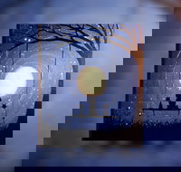 Grab a glass of wine and learn to paint 'Moonrise' - Queensland Tourism