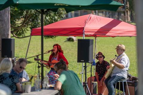 Live Music Sundays At Mountain Ridge Wines - Queensland Tourism 2