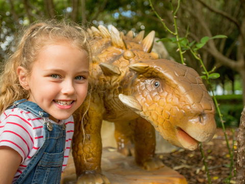 Mega Creatures At Hunter Valley Gardens - Postponed - Queensland Tourism 2