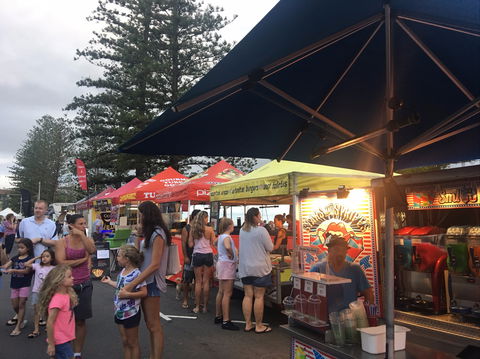 Twilight Markets Caloundra - Queensland Tourism 2
