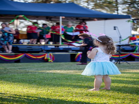 Yass Community Christmas Carols - QLD Tourism 2