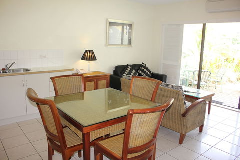 Beachfront Terraces - Queensland Tourism 5