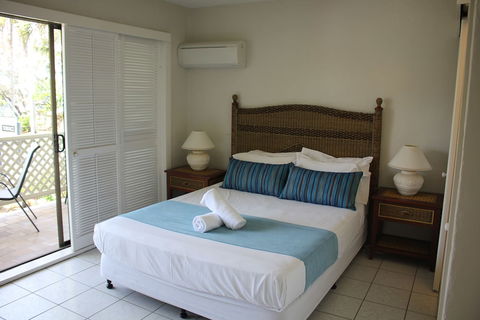 Beachfront Terraces - Queensland Tourism 3