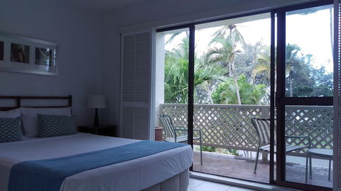 Beachfront Terraces - Queensland Tourism 6