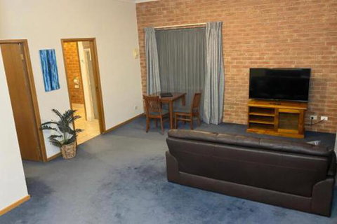 Best Western Coastal Waters Motor Inn - QLD Tourism 3