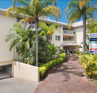 Surfers Tropique - Queensland Tourism