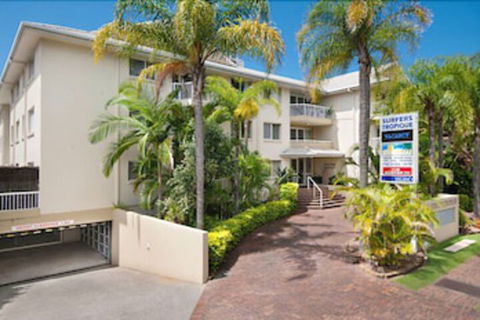 Surfers Tropique - Queensland Tourism 0