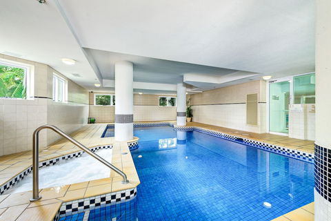 Crest Apartments - Queensland Tourism 6