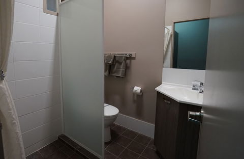 Bluestone Motor Inn - Queensland Tourism 6