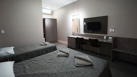 Bluestone Motor Inn - Queensland Tourism 3