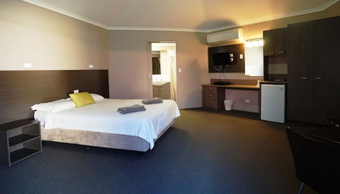 Bluestone Motor Inn - Queensland Tourism 5