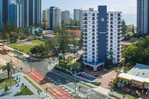 Alexander Holiday Apartments - Queensland Tourism 3