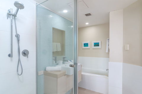 201 Lake Street Apartments - QLD Tourism 4