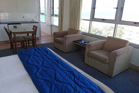 Chateau Beachside - Queensland Tourism 6