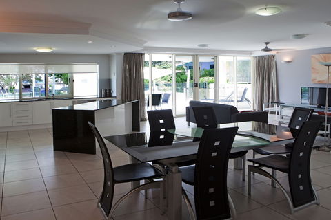 Waters Edge Apartments Cairns - QLD Tourism 3