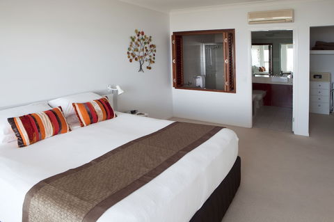 Waters Edge Apartments Cairns - QLD Tourism 4