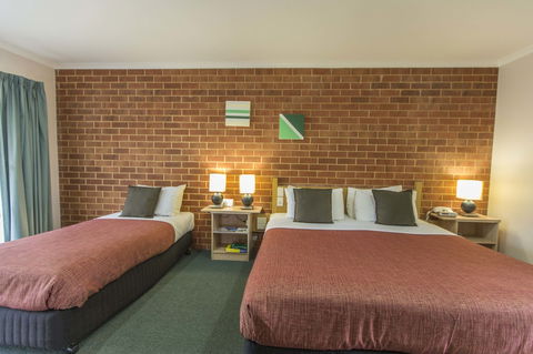 Rose Garden Motel - Queensland Tourism 4