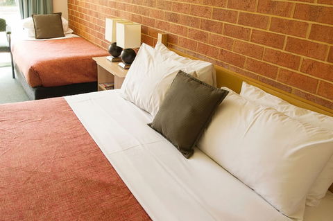 Rose Garden Motel - Queensland Tourism 6