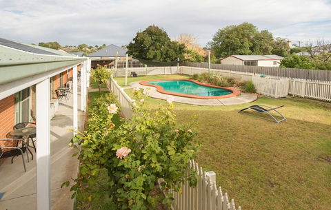 Rose Garden Motel - Queensland Tourism 2
