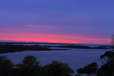 Absolute Lakes Entrance - Queensland Tourism 2