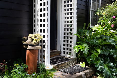 Alice's Cottages - Queensland Tourism 5