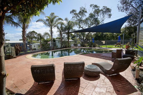 Amaroo Holiday Park - Queensland Tourism 7