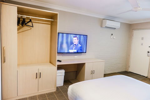 Balan Village Motel - Queensland Tourism 4