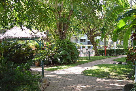 Cairns Beach Resort - Queensland Tourism 0