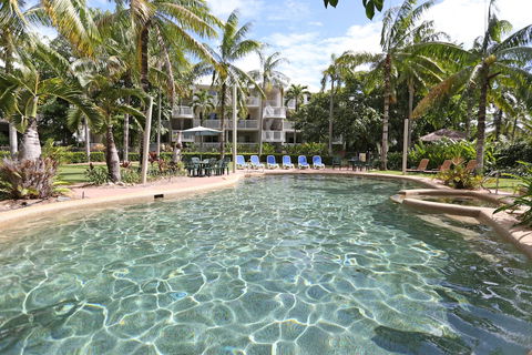 Cairns Beach Resort - Queensland Tourism 2