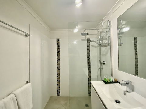 Cairns Beach Resort - Queensland Tourism 5