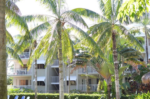 Cairns Beach Resort - Queensland Tourism 1