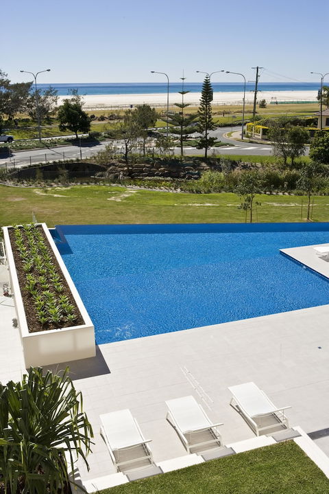 Kirra Surf Apartments - Queensland Tourism 1