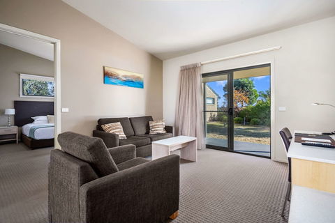 Quality Suites Point Cook Seasons 5 - Queensland Tourism 6