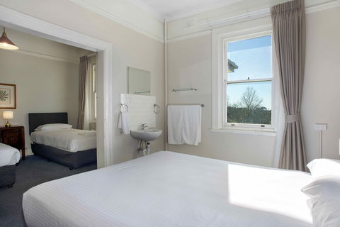 The Grand View Hotel - QLD Tourism 6