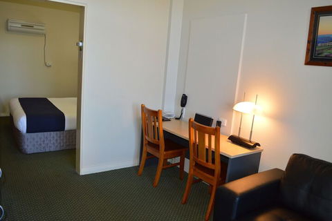 Taree Motor Inn - QLD Tourism 6