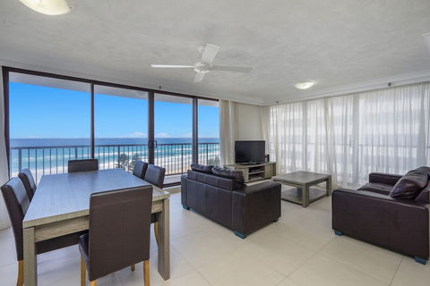 Surfers Aquarius - Queensland Tourism 6