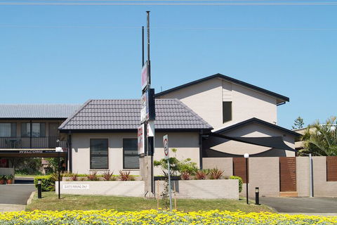 Pigeon House Motor Inn - QLD Tourism 1