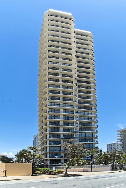 Hi Surf Beachfront Resort Apartments - Queensland Tourism 5
