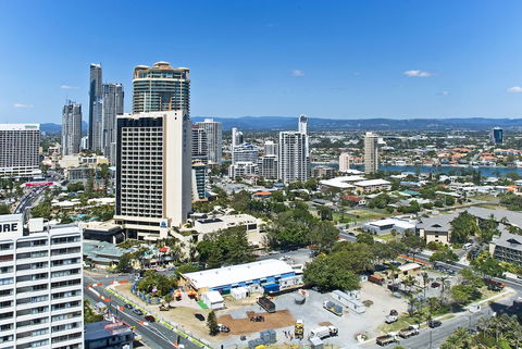 Hi Surf Beachfront Resort Apartments - Queensland Tourism 3