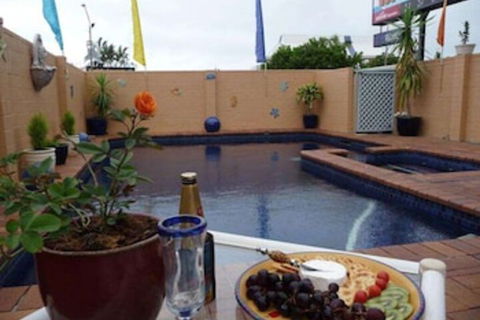 Blue Pelican Motel - QLD Tourism 0