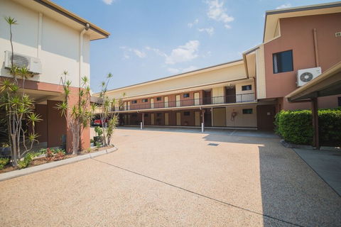 Rocky Resort Motor Inn - Queensland Tourism 1