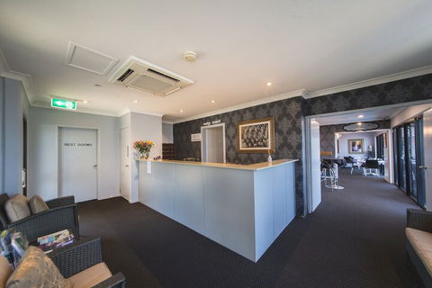 Rocky Resort Motor Inn - Queensland Tourism 7