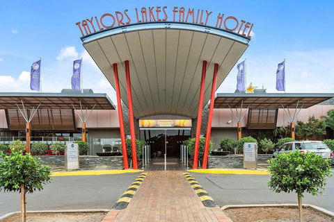 Quality Hotel Taylors Lakes - Queensland Tourism 3
