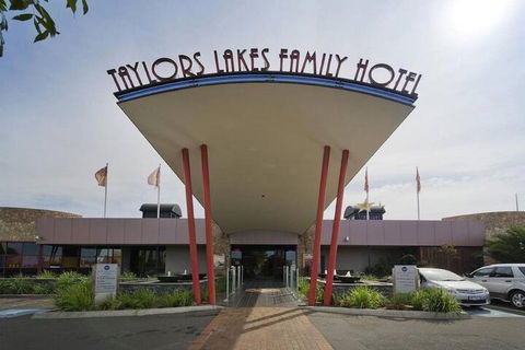 Quality Hotel Taylors Lakes - Queensland Tourism 1