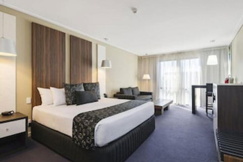Quality Hotel Taylors Lakes - Queensland Tourism 0