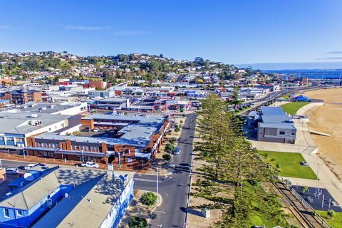 Beachfront Voyager Motor Inn - Queensland Tourism 1